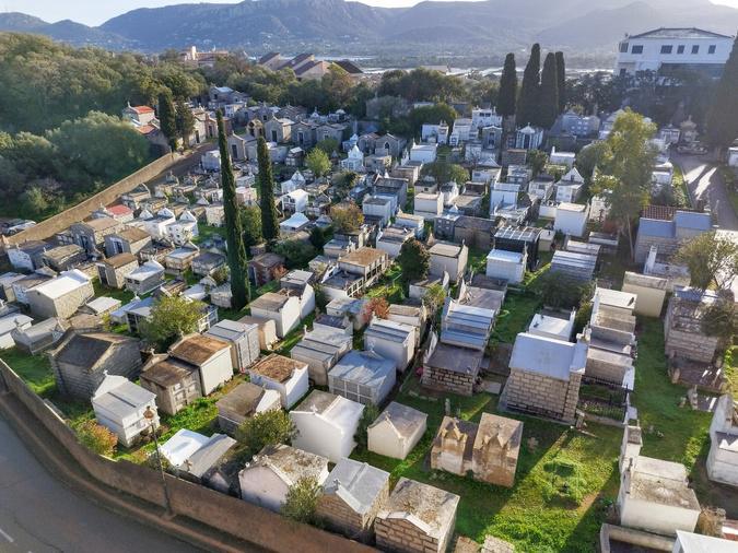 Porto-Vecchio - Que faire des tombes abandonnées dans le cimetière de Santa Catalina ?
