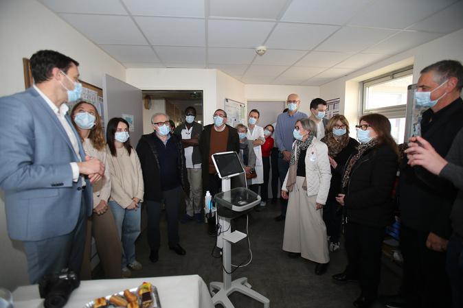 La Ligue contre le cancer offre un échographe au service pneumologie de l’hôpital de Bastia