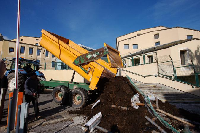 Bastia : la FDSEA et les JA obtiennent un rendez-vous avec le cabinet de la ministre de l'Agriculture Bastia : la FDSEA et les JA obtiennent un rendez-vous avec le cabinet de la ministre de l'Agriculture