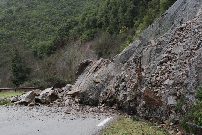 Corte – Éboulement impressionnant, la route vers Aléria fermée Corte – Éboulement impressionnant, la route vers Aléria fermée