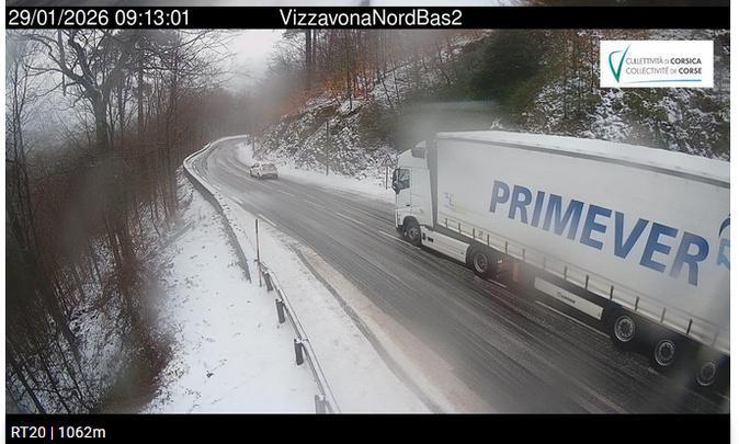 Neige : Circulation interdite aux véhicules articulés sur les principaux cols routiers Neige : Circulation interdite aux véhicules articulés sur les principaux cols routiers