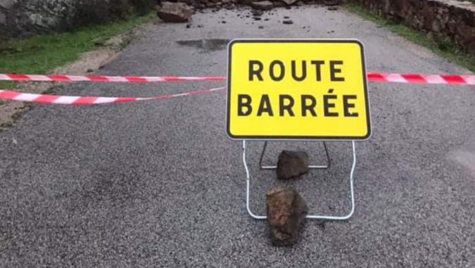 La RD 18 fermée à Castirla en raison d'un éboulement La RD 18 fermée à Castirla en raison d'un éboulement