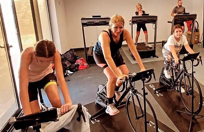 Nager, pédaler, courir… sans sortir : le pari fou du premier triathlon indoor d’Ajaccio Nager, pédaler, courir… sans sortir : le pari fou du premier triathlon indoor d’Ajaccio
