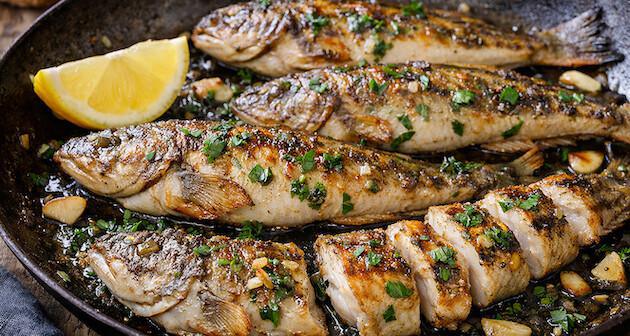 À table - Dragana (Vive) sautée à l’ail et au persil À table - Dragana (Vive) sautée à l’ail et au persil