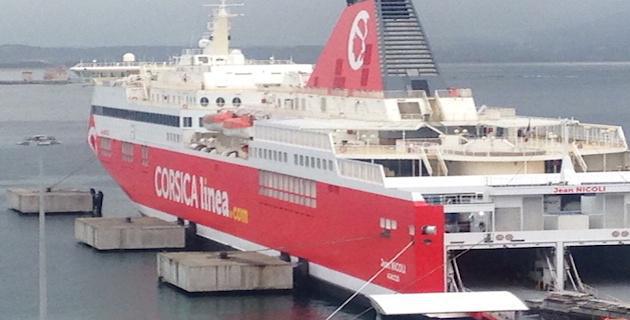Un navire de croisière bloqué à l'entrée de Marseille par des marins grévistes de la Corsica Linea et de La Méridionale Un navire de croisière bloqué à l'entrée de Marseille par des marins grévistes de la Corsica Linea et de La Méridionale