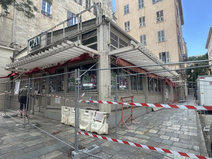 Bastia : l’ancien « Café Riche » transformé en une place végétalisée Bastia : l’ancien « Café Riche » transformé en une place végétalisée