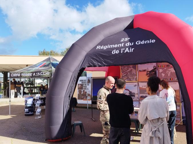 L'Armée de terre est à Porto-Vecchio pour recruter : "Sans diplôme, on peut finir général" L'Armée de terre est à Porto-Vecchio pour recruter : "Sans diplôme, on peut finir général"
