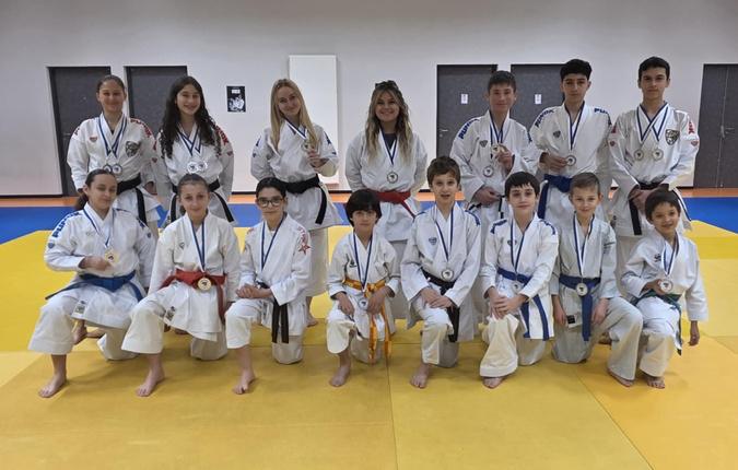 Coupe et Championnat de Haute-Corse Kata : moisson de médailles pour le Karaté Borgo et le Dojo Cobra Kai Coupe et Championnat de Haute-Corse Kata : moisson de médailles pour le Karaté Borgo et le Dojo Cobra Kai