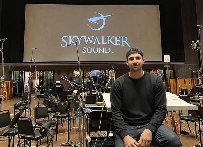 De la Corse à Los Angeles : le parcours d’Alan Simoni, ingénieur du son pour des films et séries De la Corse à Los Angeles : le parcours d’Alan Simoni, ingénieur du son pour des films et séries