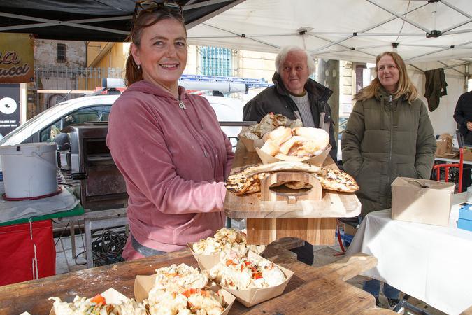 EN IMAGES - À Bastia,"u mercà" garde le goût des saisons EN IMAGES - À Bastia,"u mercà" garde le goût des saisons