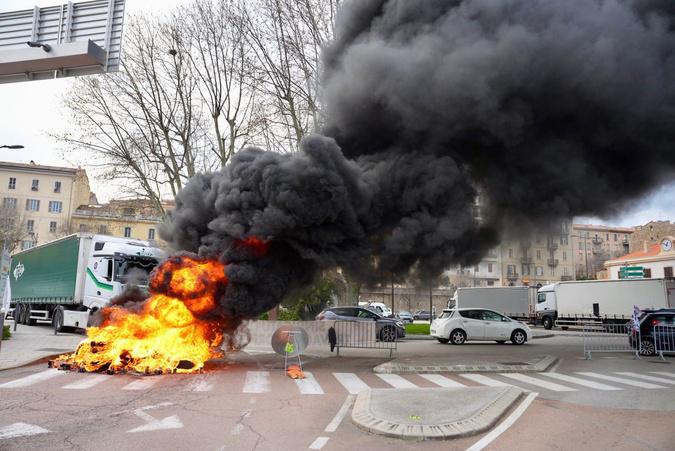 Le STC de l'hôpital d'Ajaccio bloque le port et exige le départ immédiat du directeur