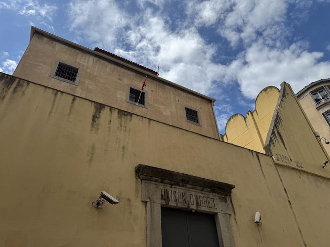 « On joue avec le feu » : la maison d’arrêt d’Ajaccio au bord de la rupture « On joue avec le feu » : la maison d’arrêt d’Ajaccio au bord de la rupture