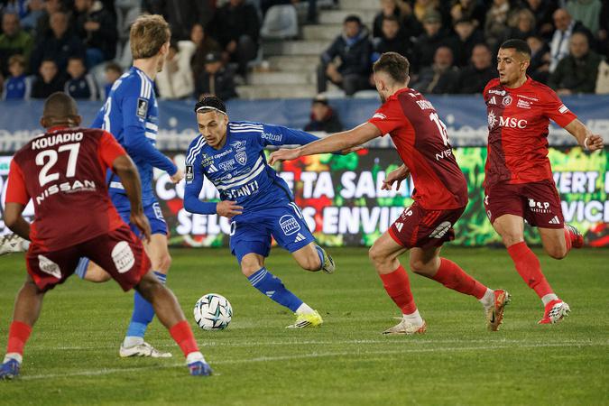 Battu à Furiani par Annecy (0-2) le Sporting replonge à la dernière place de Ligue 2 Battu à Furiani par Annecy (0-2) le Sporting replonge à la dernière place de Ligue 2