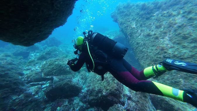 Stella Pasqualaggi, première plongeuse de première classe chez les pompiers en Corse Stella Pasqualaggi, première plongeuse de première classe chez les pompiers en Corse