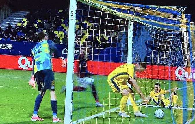 Ligue 2 - Le SC Bastia arrache le nul à la dernière seconde à Pau (2-2)