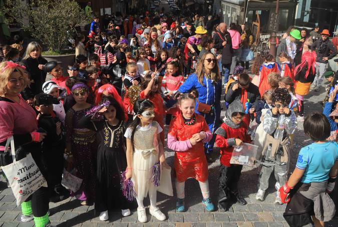 Corte : La parade carnavalesque des écoliers ! Corte : La parade carnavalesque des écoliers !