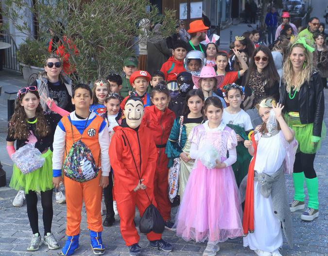 Corte : La parade carnavalesque des écoliers !