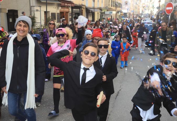 Corte : La parade carnavalesque des écoliers ! Corte : La parade carnavalesque des écoliers !