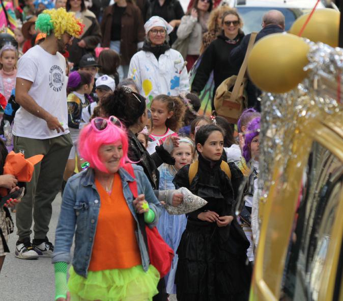 Corte : La parade carnavalesque des écoliers ! Corte : La parade carnavalesque des écoliers !