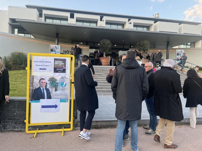 Municipales. Face-à-face inédit au Palais des Congrès d'Ajaccio : les meetings simultanés de Stéphane Sbraggia et Jean-Paul Carrolaggi