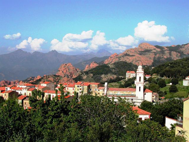 À Piana, Aline Castellani et son équipe retrouvent la mairie À Piana, Aline Castellani et son équipe retrouvent la mairie