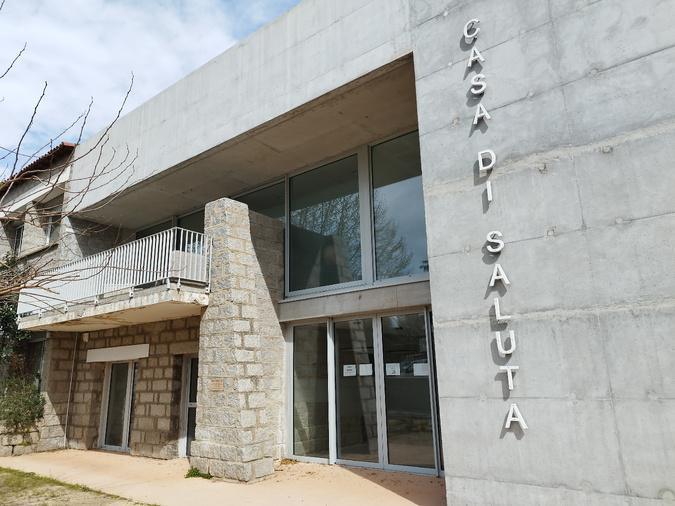 Deux médecins s’éloignent de Sainte-Lucie de Porto-Vecchio : autopsie d’un fiasco politique et médical