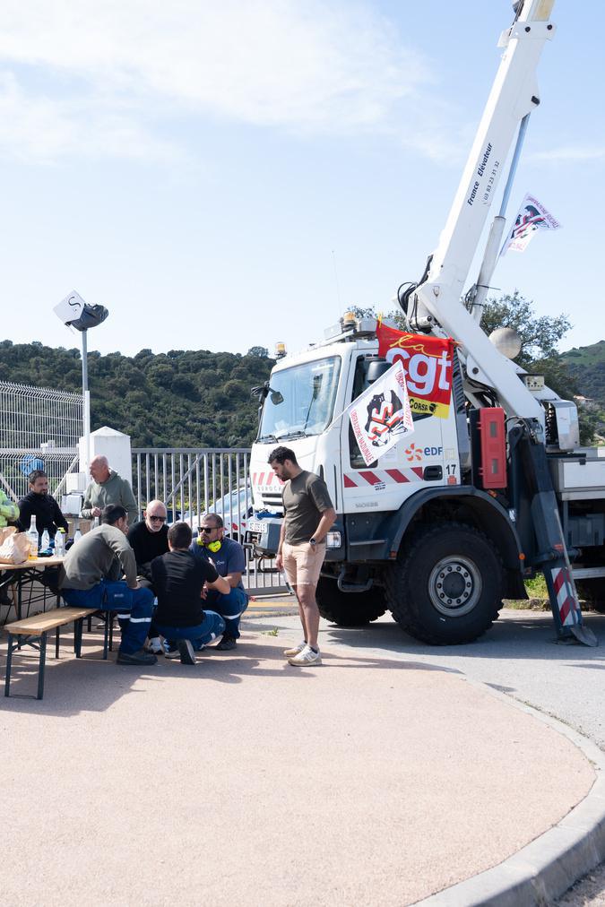À Ajaccio et Bastia, le STC et la CGT bloquent des sites d'EDF afin de protester contre la nouvelle organisation du temps de travail À Ajaccio et Bastia, le STC et la CGT bloquent des sites d'EDF afin de protester contre la nouvelle organisation du temps de travail