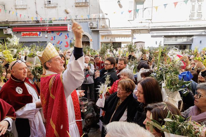 Bastia - Le cardinal Bustillo et plusieurs centaines de fidèles pour la célébration des Rameaux à Saint-Jean-Baptiste