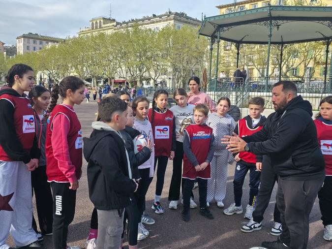 À Bastia, les élèves invités à découvrir de nouveaux sports sur la place Saint-Nicolas À Bastia, les élèves invités à découvrir de nouveaux sports sur la place Saint-Nicolas