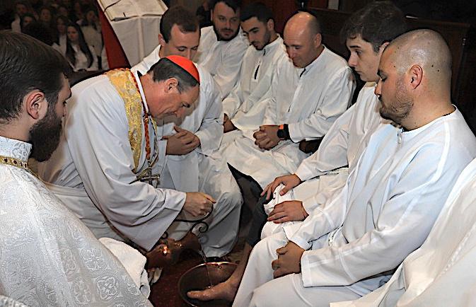 Jeudi saint à Corte : Lavement des pieds, première communion, procession et lumaca ! Jeudi saint à Corte : Lavement des pieds, première communion, procession et lumaca !