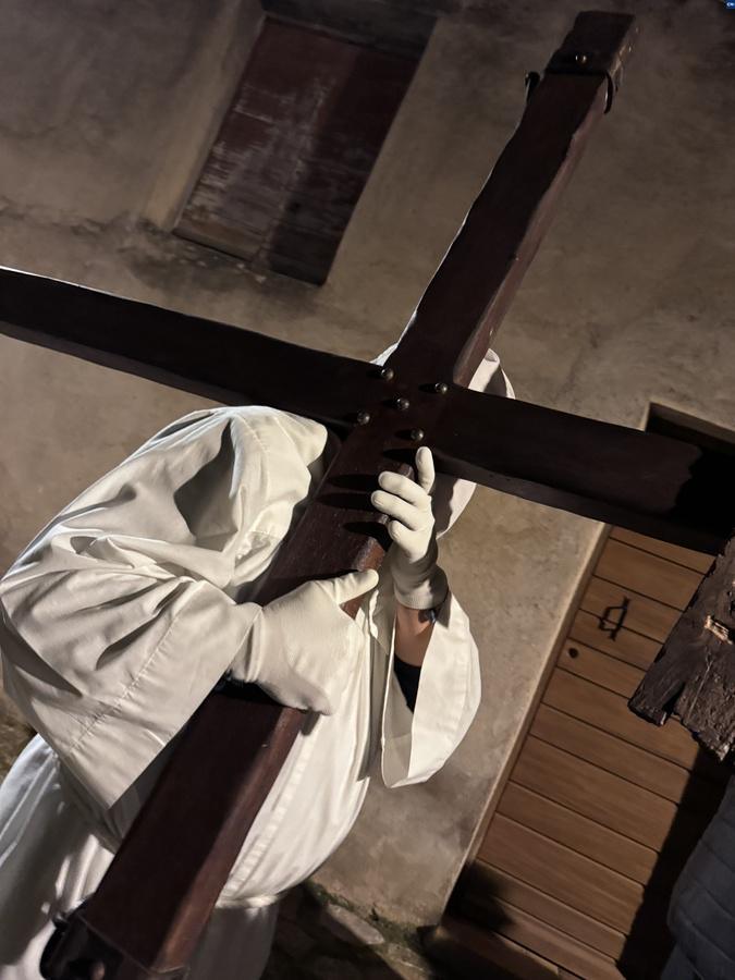 Pénitent de A Granitula de Calvi : la ferveur intacte d’un chemin de croix entre foi et tradition