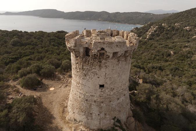 Coti Chjavari : une collecte de fonds pour restaurer la tour génoise de Capu Neru