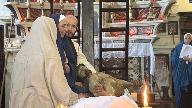 À Monticellu, la « Schjudazione » est une tradition ressuscitée où la foi se fait scène et mémoire À Monticellu, la « Schjudazione » est une tradition ressuscitée où la foi se fait scène et mémoire