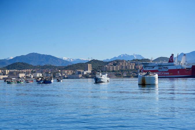 Flambée des prix des carburants : les pêcheurs bloquent les ports de commerce corses Flambée des prix des carburants : les pêcheurs bloquent les ports de commerce corses