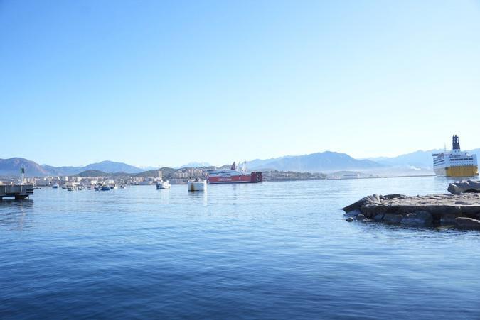 Flambée des prix des carburants : les pêcheurs bloquent les ports de commerce corses Flambée des prix des carburants : les pêcheurs bloquent les ports de commerce corses