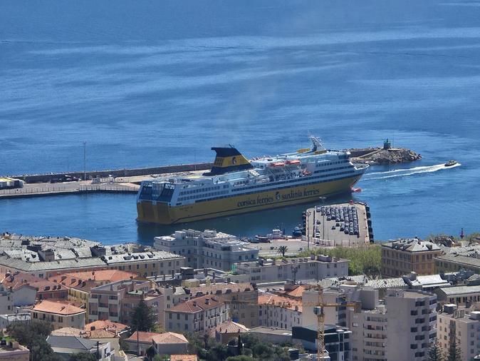 Blocage des ports insulaires : des Corses coincés en Italie