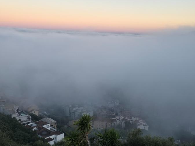 Bastia disparait sous un épais nuage de brume Bastia disparait sous un épais nuage de brume