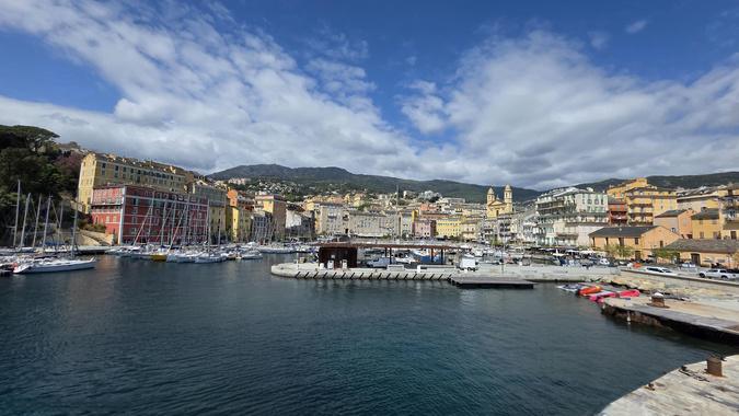A màghjina - Bastia : luci è culori nant’à u vechju portu