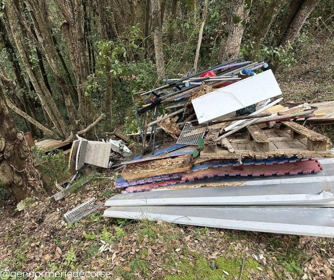 Cervione : plusieurs tonnes de déchets abandonnées, l’auteur identifié par la gendarmerie