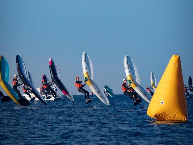 Le premier championnat national de wingfoil au club nautique de Calvi