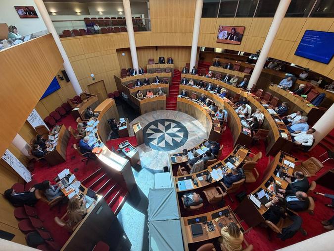 Achats de "flux touristiques" : la CdC suspend les contrats avec Air Corsica et Volotea après un recours du préfet de Corse Achats de "flux touristiques" : la CdC suspend les contrats avec Air Corsica et Volotea après un recours du préfet de Corse