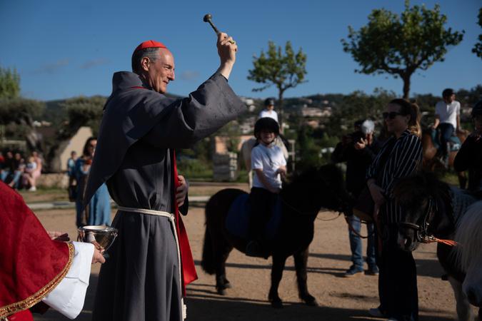 Porticcio : Le cardinal Bustillo bénit chevaux et cavaliers à l'occasion de la Saint-Georges