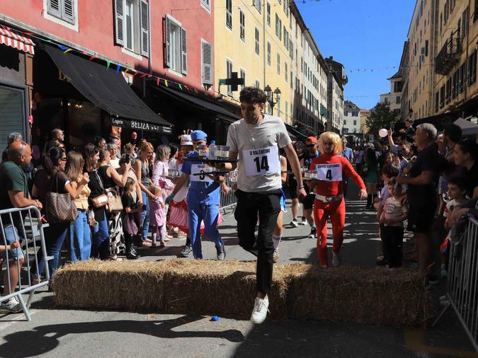 Corte - La course des garçons de café lance les animations carnavalesques