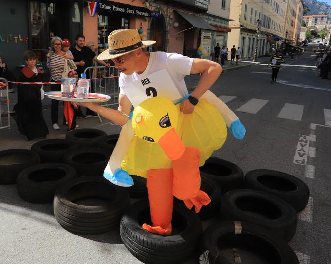 Corte - La course des garçons de café lance les animations carnavalesques Corte - La course des garçons de café lance les animations carnavalesques