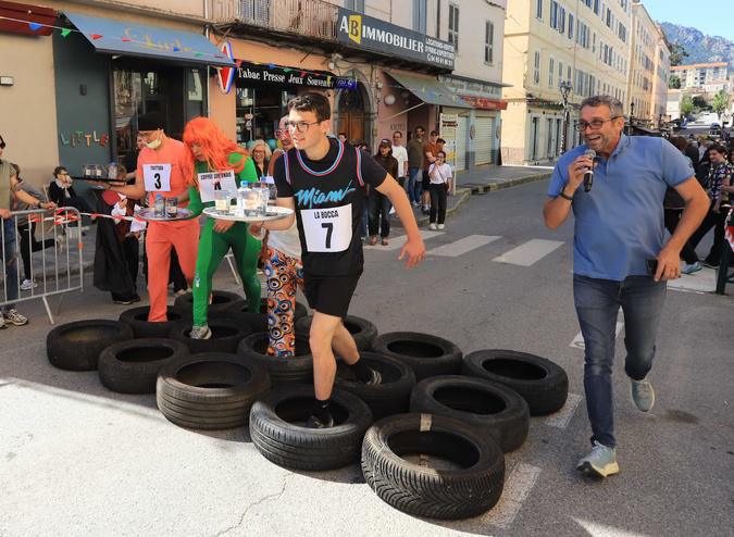 Corte - La course des garçons de café lance les animations carnavalesques Corte - La course des garçons de café lance les animations carnavalesques