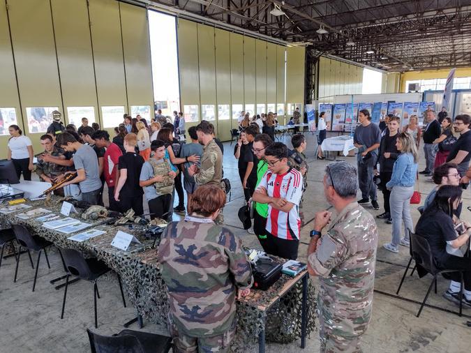 Sur la base aérienne de Ventiseri-Solenzara, une campagne de recrutement en trois mouvements Sur la base aérienne de Ventiseri-Solenzara, une campagne de recrutement en trois mouvements