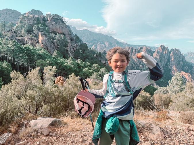 À 8 ans, un petit Québecois pulvérise le record du GR20 pour un enfant À 8 ans, un petit Québecois pulvérise le record du GR20 pour un enfant
