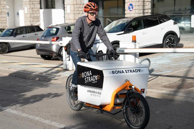 À Ajaccio, Clément Genuini fait du vélo une alternative pour les livraisons et les déplacements
