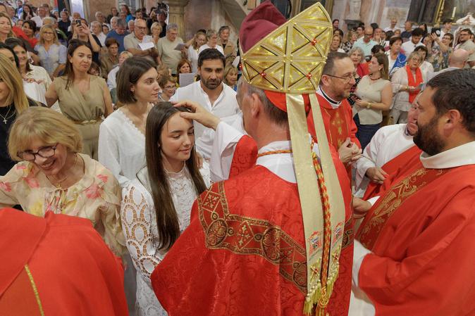 EN IMAGES - À la cathédrale Sainte-Marie de Bastia, le temps de la confirmation EN IMAGES - À la cathédrale Sainte-Marie de Bastia, le temps de la confirmation
