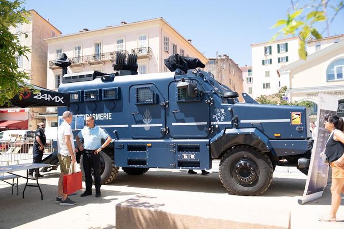 À Ajaccio, la gendarmerie sort des casernes et va à la rencontre des habitants À Ajaccio, la gendarmerie sort des casernes et va à la rencontre des habitants